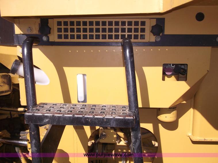 image for item B5037 2005 Caterpillar 938G wheel loader