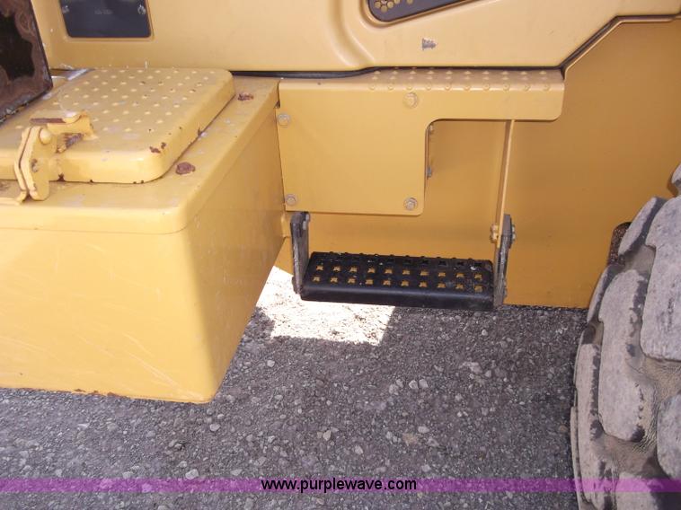 image for item B5037 2005 Caterpillar 938G wheel loader