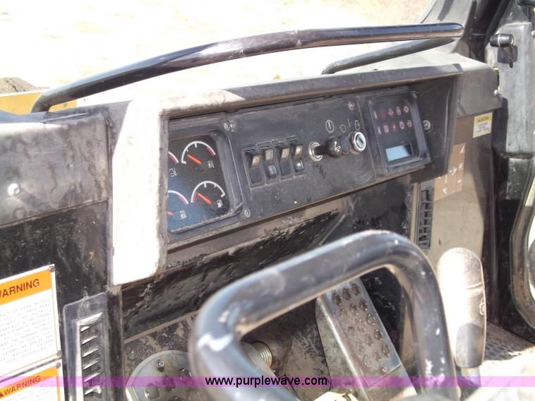 image for item B5038 2001 Caterpillar 963C track loader