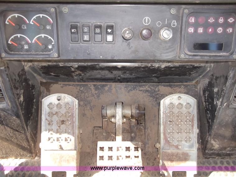 image for item B5038 2001 Caterpillar 963C track loader