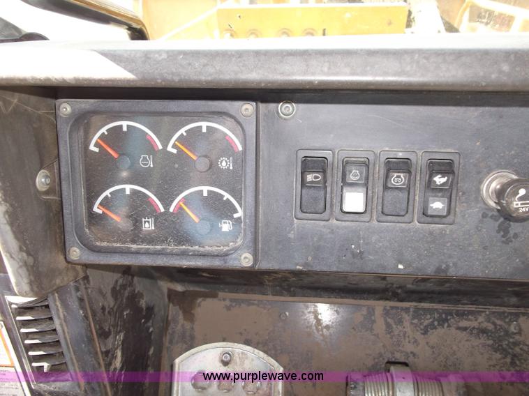 image for item B5038 2001 Caterpillar 963C track loader