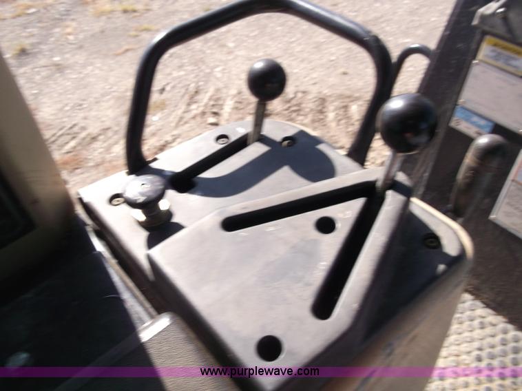 image for item B5038 2001 Caterpillar 963C track loader