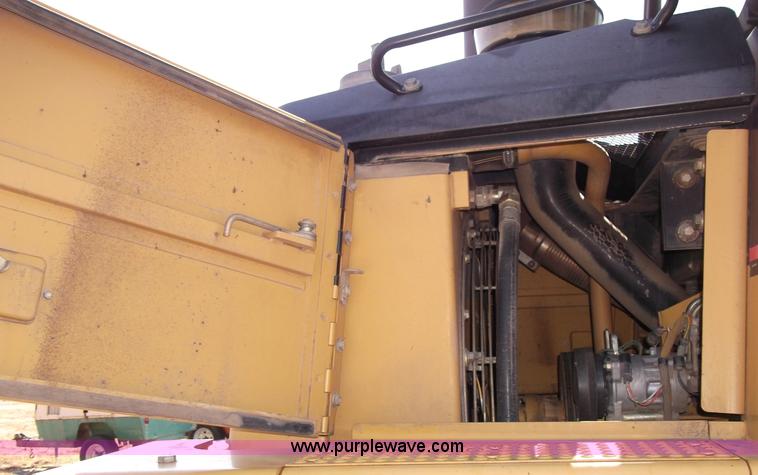 image for item B5038 2001 Caterpillar 963C track loader