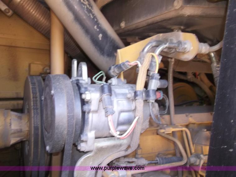 image for item B5038 2001 Caterpillar 963C track loader