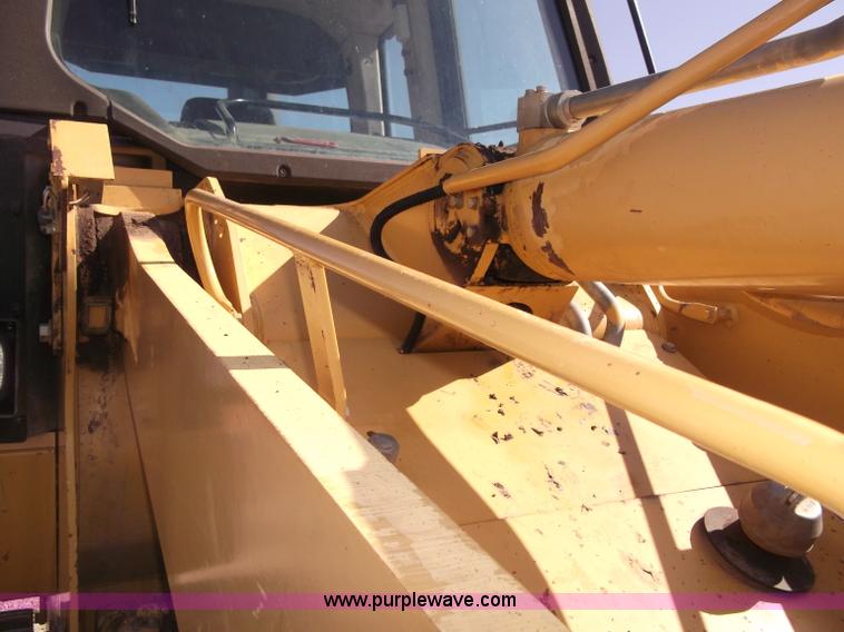 image for item B5038 2001 Caterpillar 963C track loader