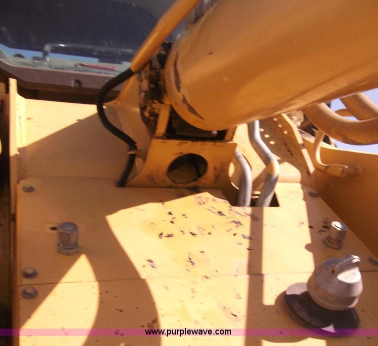 image for item B5038 2001 Caterpillar 963C track loader