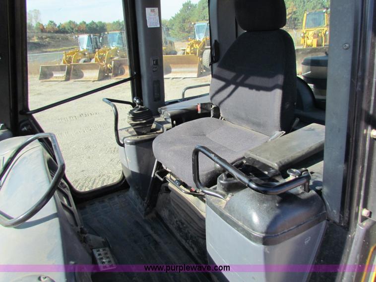 image for item B5039 2005 Caterpillar 963C track loader