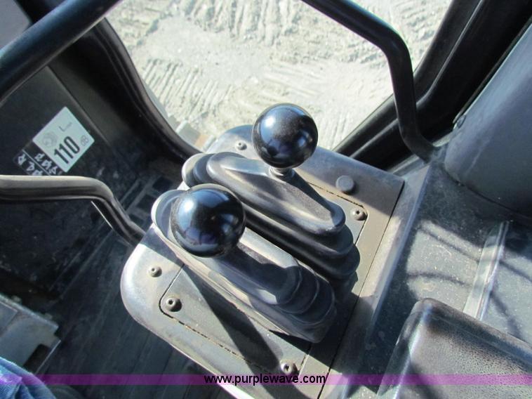 image for item B5039 2005 Caterpillar 963C track loader