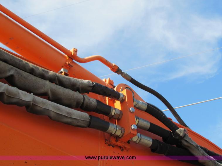 image for item B5040 1998 Hitachi EX200LC5 excavator