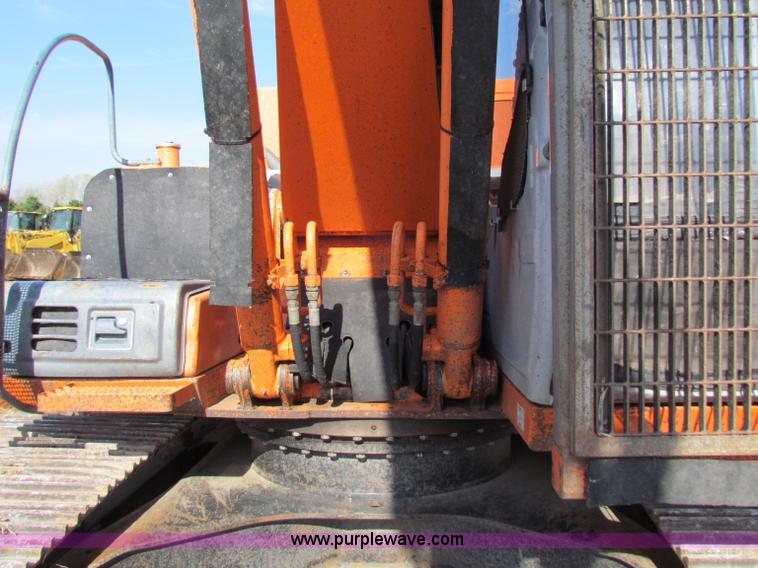 image for item B5040 1998 Hitachi EX200LC5 excavator