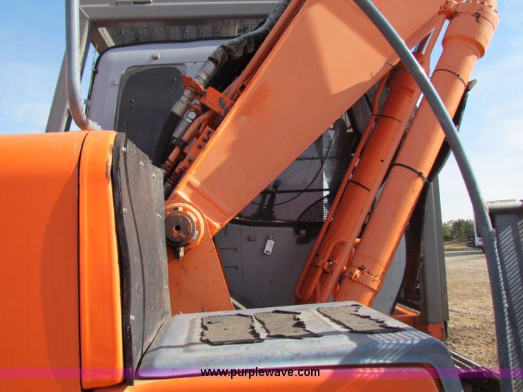 image for item B5040 1998 Hitachi EX200LC5 excavator