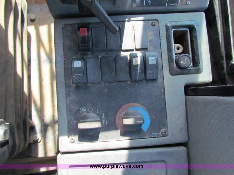 image for item B5041 2001 Caterpillar 938G wheel loader