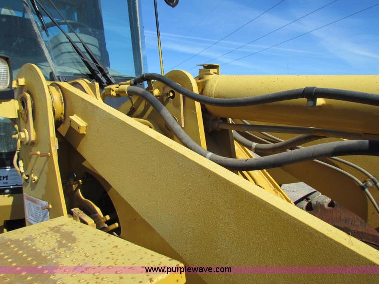 image for item B5041 2001 Caterpillar 938G wheel loader