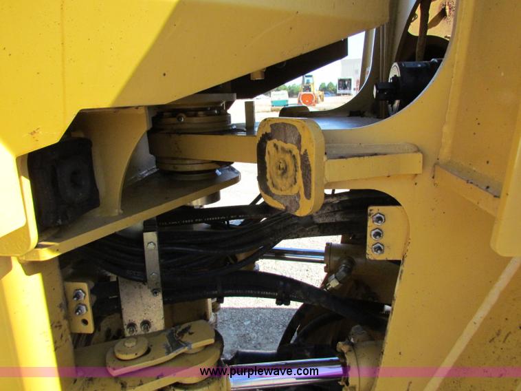image for item B5041 2001 Caterpillar 938G wheel loader