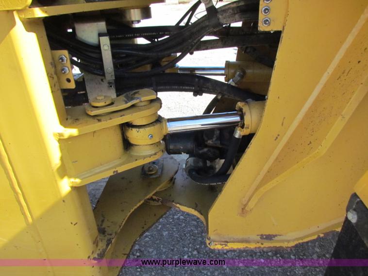 image for item B5041 2001 Caterpillar 938G wheel loader