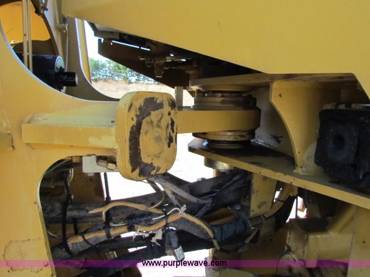 image for item B5041 2001 Caterpillar 938G wheel loader