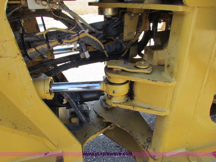 image for item B5041 2001 Caterpillar 938G wheel loader