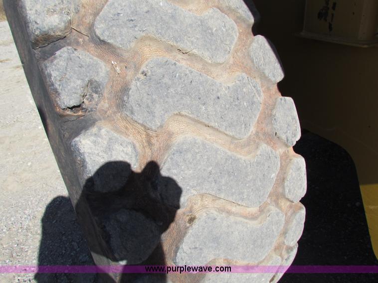 image for item B5041 2001 Caterpillar 938G wheel loader