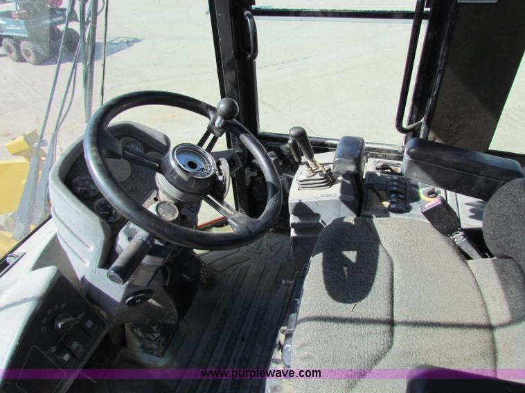 image for item B5042 1998 Caterpillar 928G wheel loader