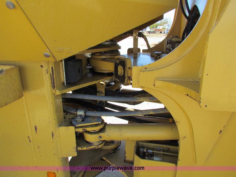 image for item B5042 1998 Caterpillar 928G wheel loader