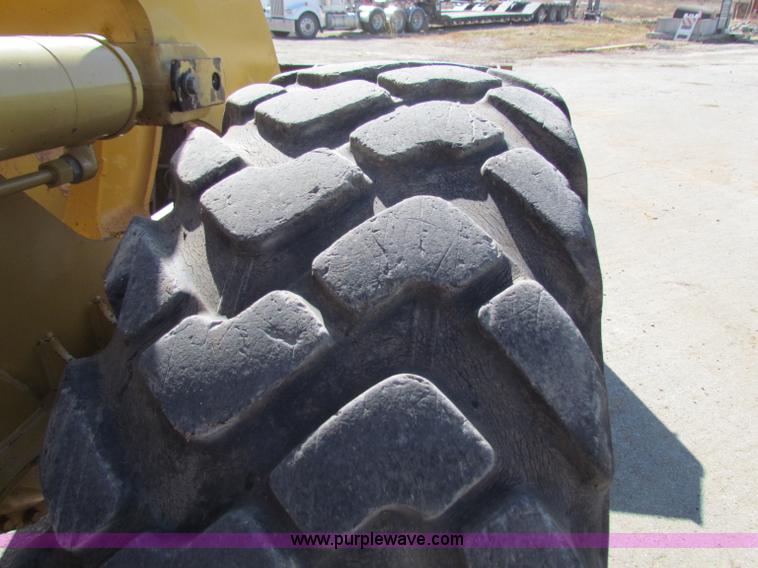 image for item B5042 1998 Caterpillar 928G wheel loader