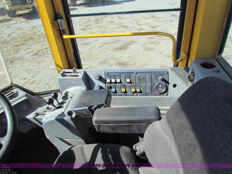 image for item B5044 1997 Volvo L70C wheel loader