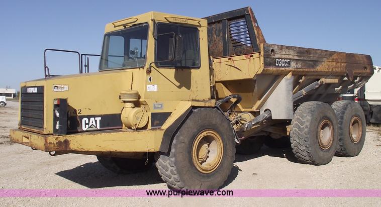image for item B5045 1992 Caterpillar D300D articulated rock truck
