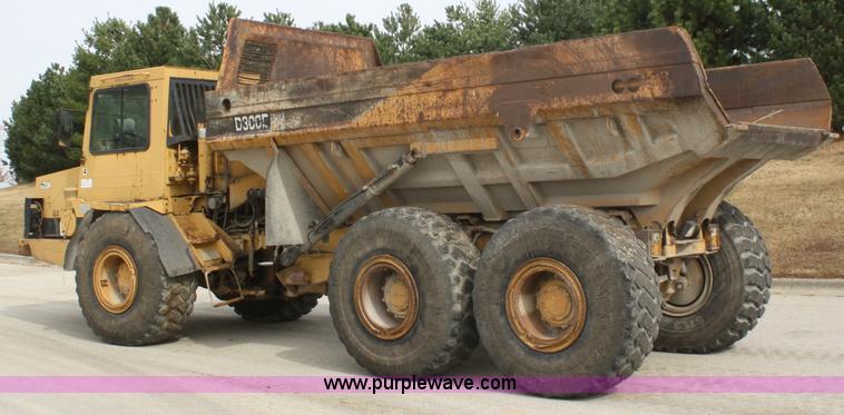 image for item B5045 1992 Caterpillar D300D articulated rock truck