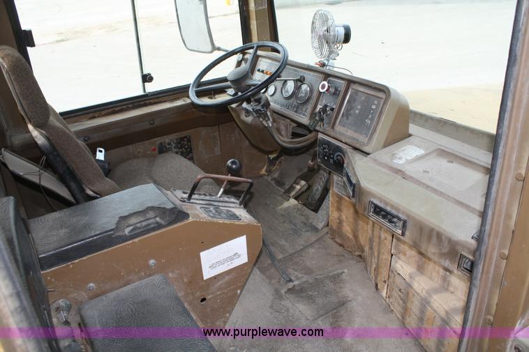 image for item B5045 1992 Caterpillar D300D articulated rock truck