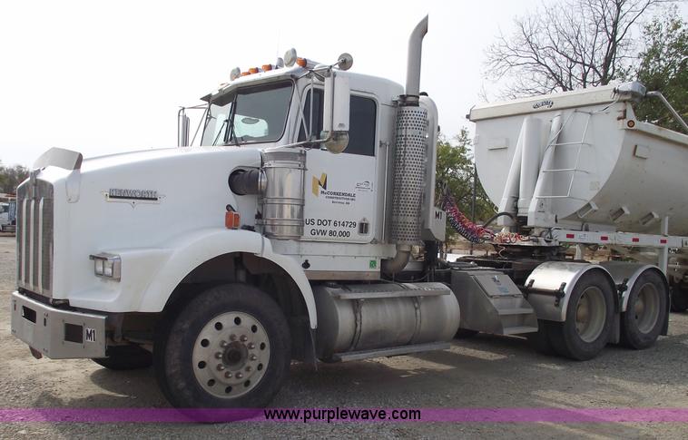 image for item B5049 1999 Kenworth T800 semi truck