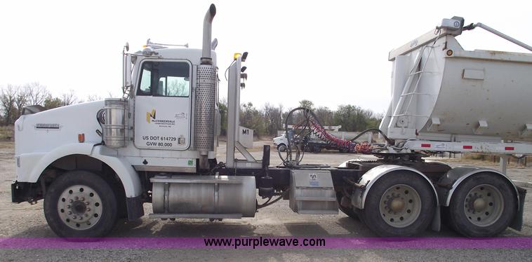 image for item B5049 1999 Kenworth T800 semi truck