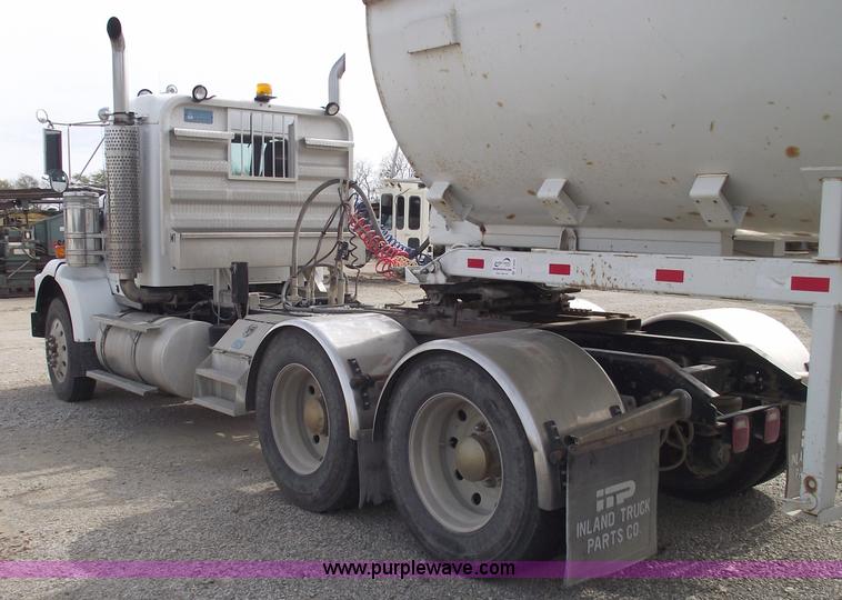 image for item B5049 1999 Kenworth T800 semi truck