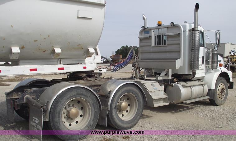 image for item B5049 1999 Kenworth T800 semi truck