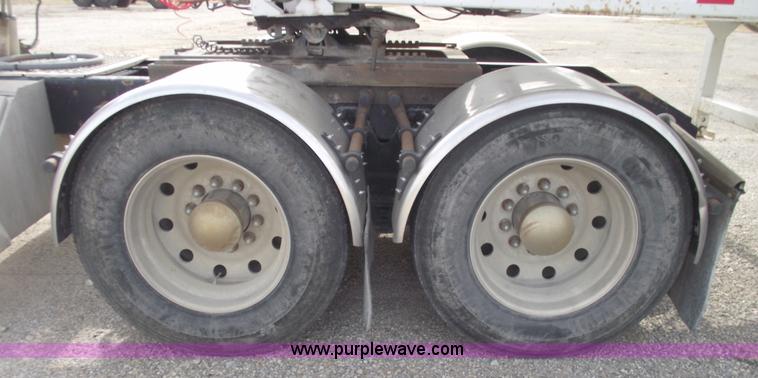 image for item B5049 1999 Kenworth T800 semi truck