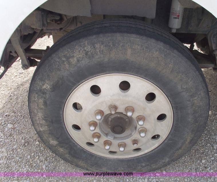 image for item B5049 1999 Kenworth T800 semi truck