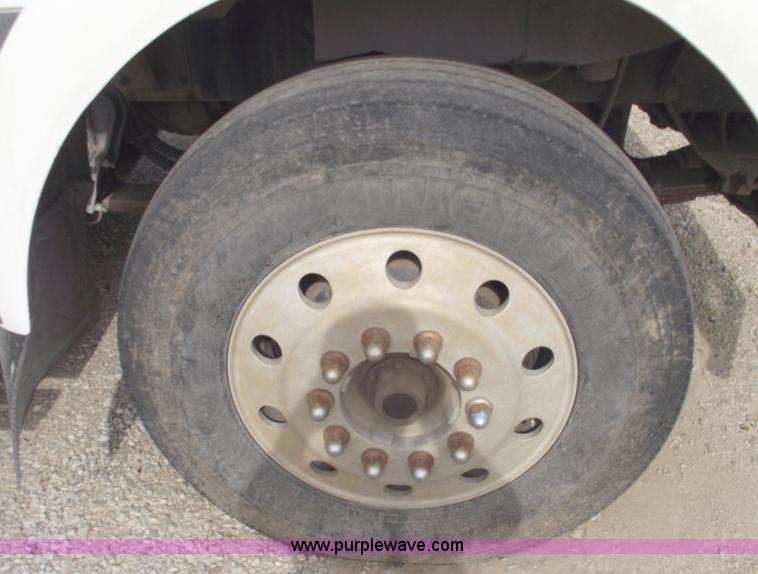 image for item B5049 1999 Kenworth T800 semi truck