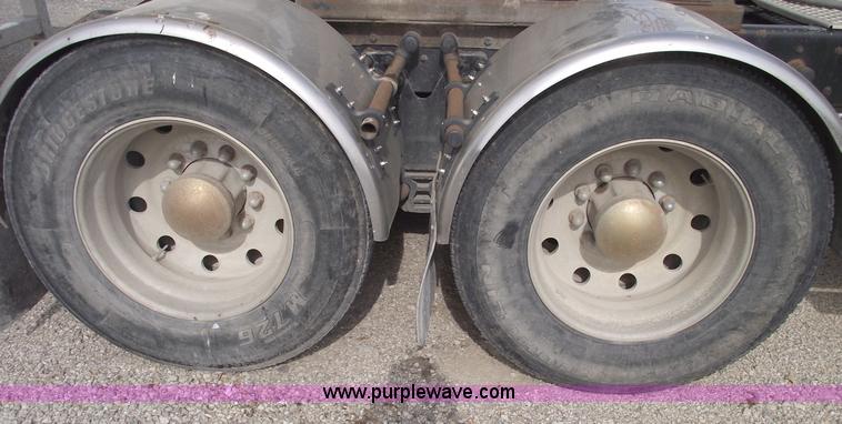 image for item B5049 1999 Kenworth T800 semi truck