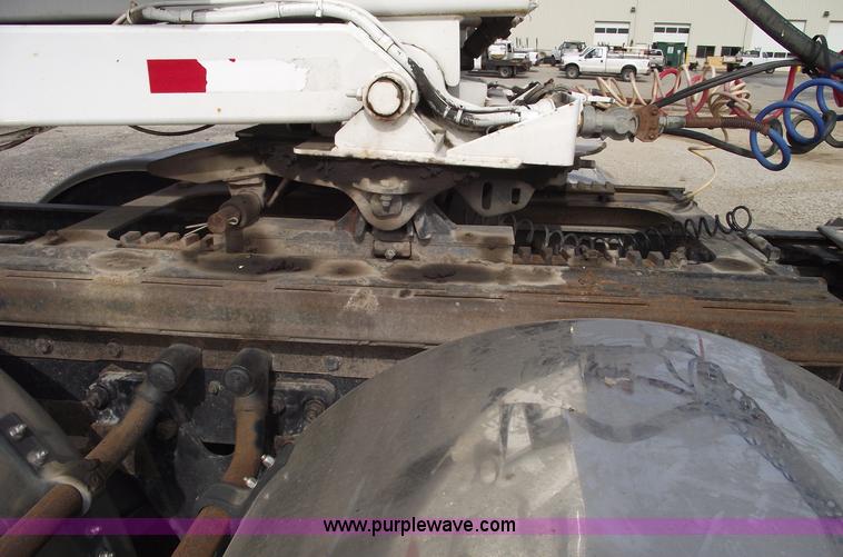 image for item B5049 1999 Kenworth T800 semi truck