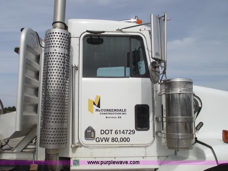 image for item B5049 1999 Kenworth T800 semi truck