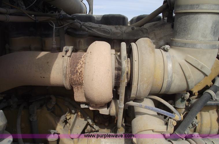 image for item B5049 1999 Kenworth T800 semi truck