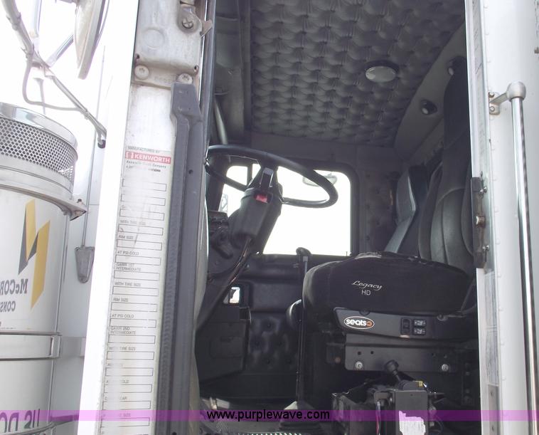 image for item B5049 1999 Kenworth T800 semi truck