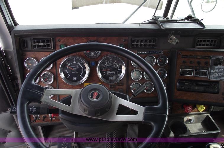 image for item B5049 1999 Kenworth T800 semi truck