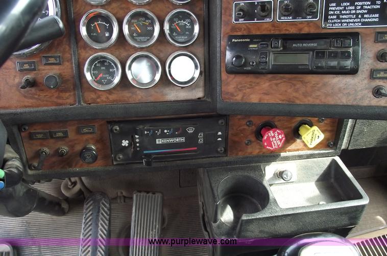 image for item B5049 1999 Kenworth T800 semi truck