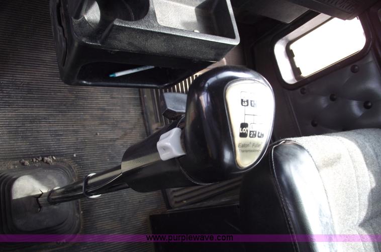 image for item B5049 1999 Kenworth T800 semi truck