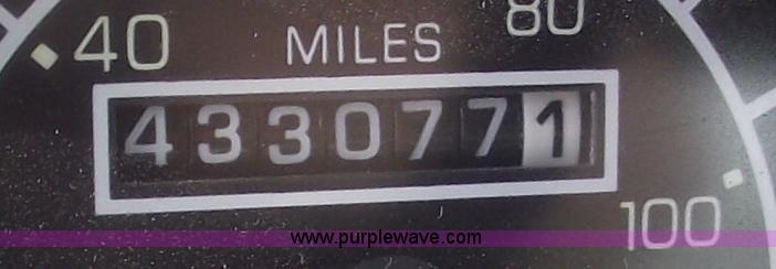 image for item B5049 1999 Kenworth T800 semi truck