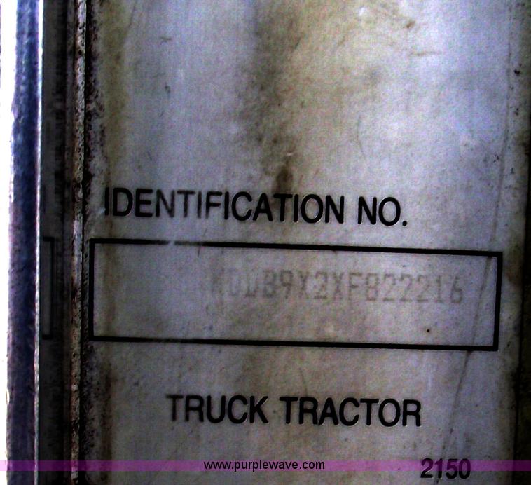 image for item B5049 1999 Kenworth T800 semi truck