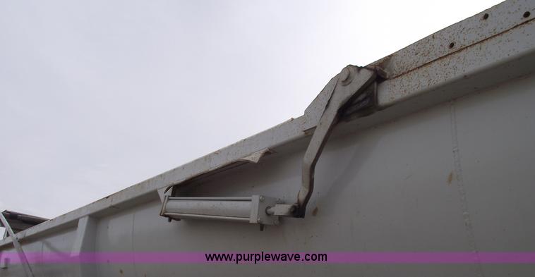 image for item B5050 1998 Travis 26' barrel end dump trailer