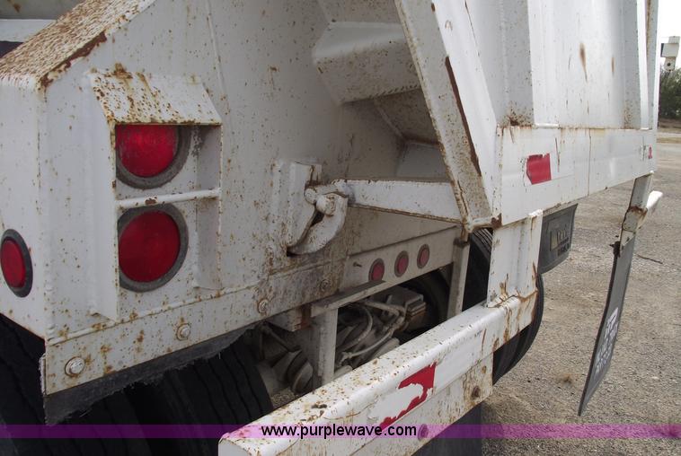 image for item B5050 1998 Travis 26' barrel end dump trailer