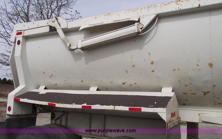 image for item B5050 1998 Travis 26' barrel end dump trailer