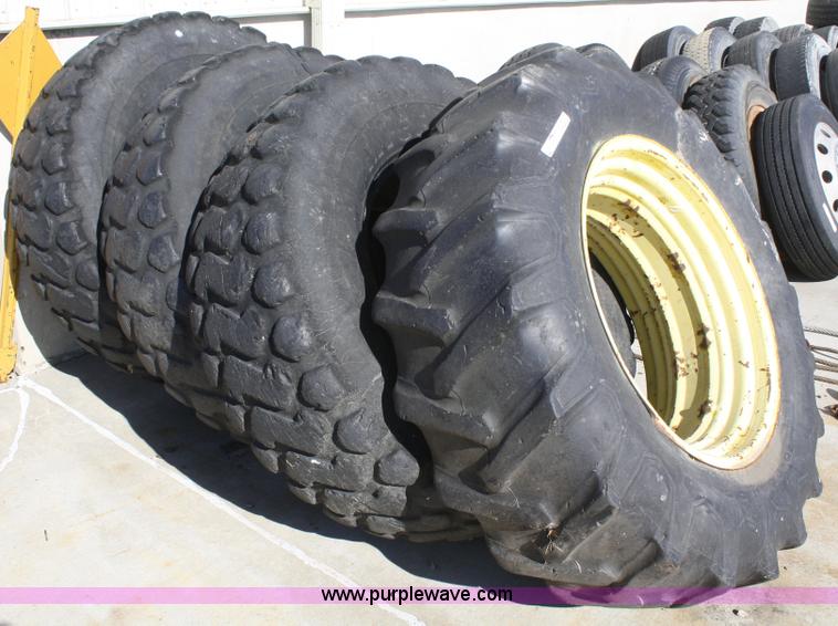 image for item B9441 (3) 17.5 R25 tires